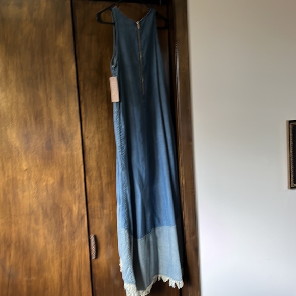 Hope & Harlow two toned denim coloured maxi dress - Picture 2 of 7